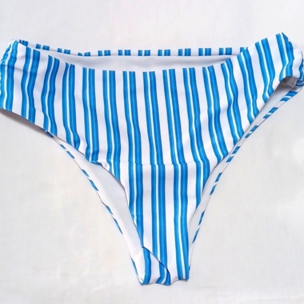SHEIN SWIM TOP SIZE LARGE